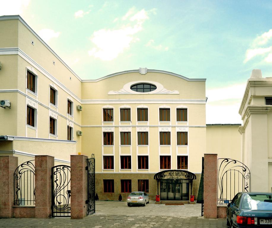 Ar Nuvo Hotel Karagandy Екстериор снимка