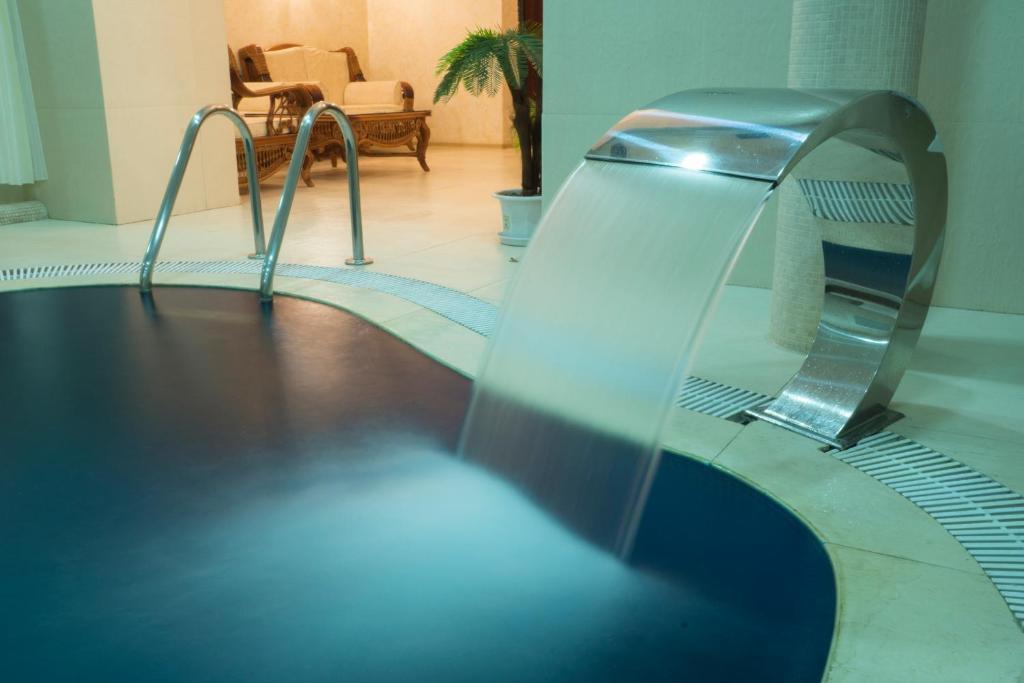 Ar Nuvo Hotel Karagandy Екстериор снимка